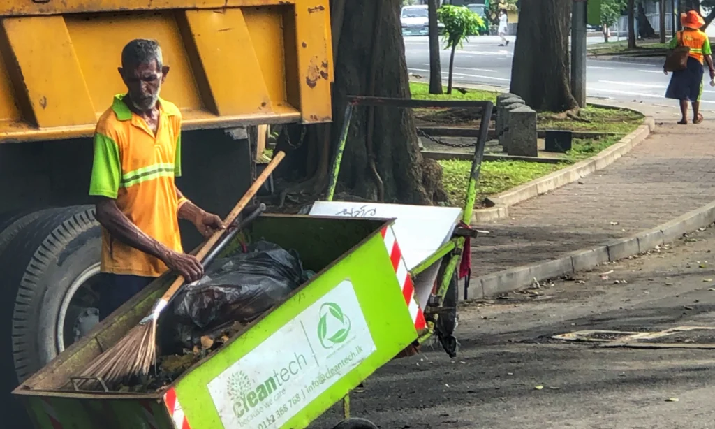 කම්කරු දිනයේ නිහඬ පැති